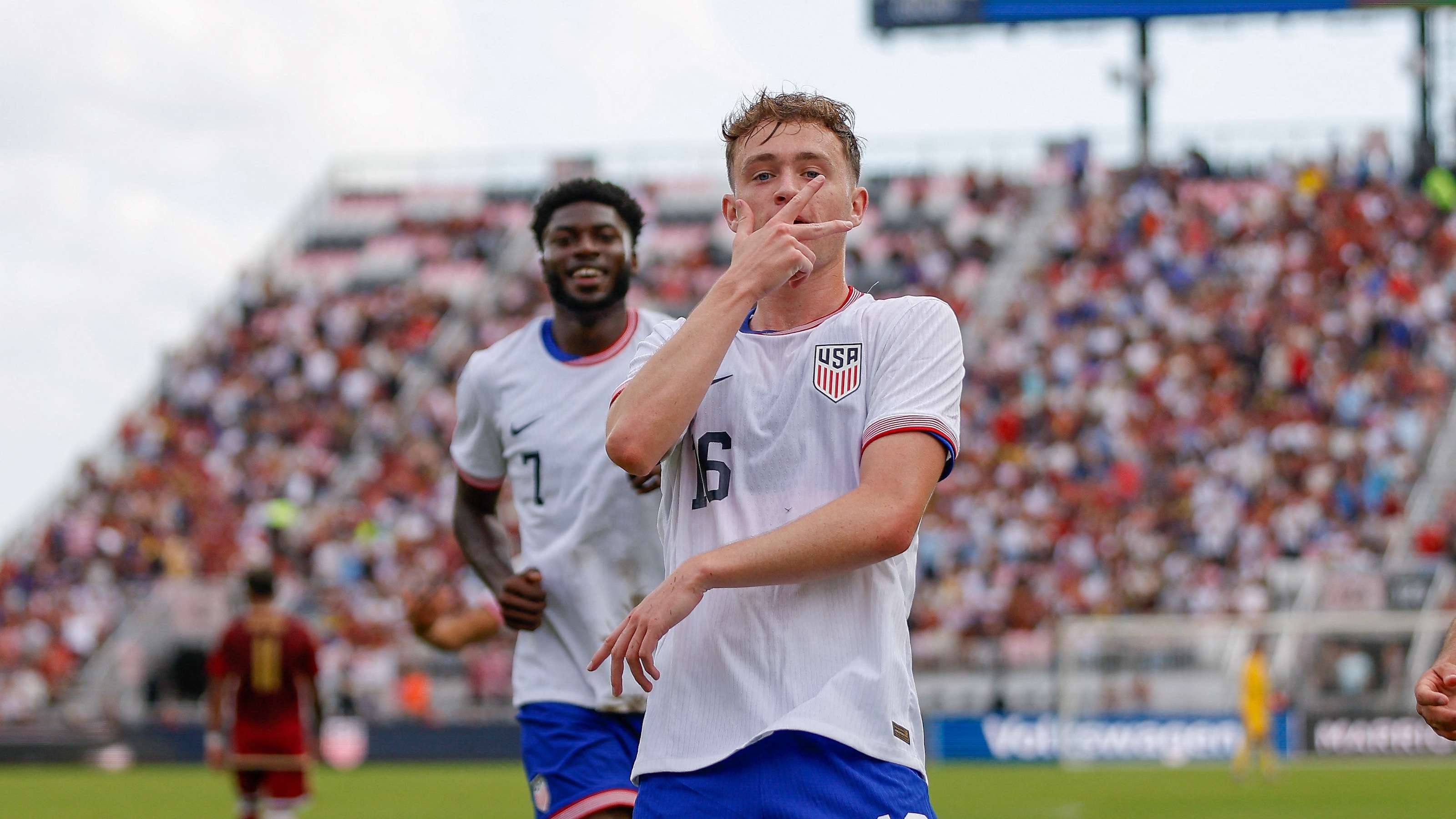 通过一系列 通过一系列